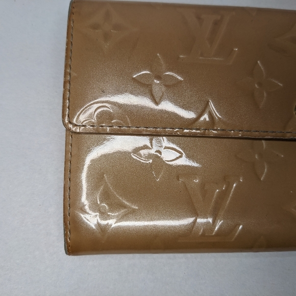 Authentic Louis Vuitton Noisette monogram Vernis Sarah wallet - Picture 5 of 16